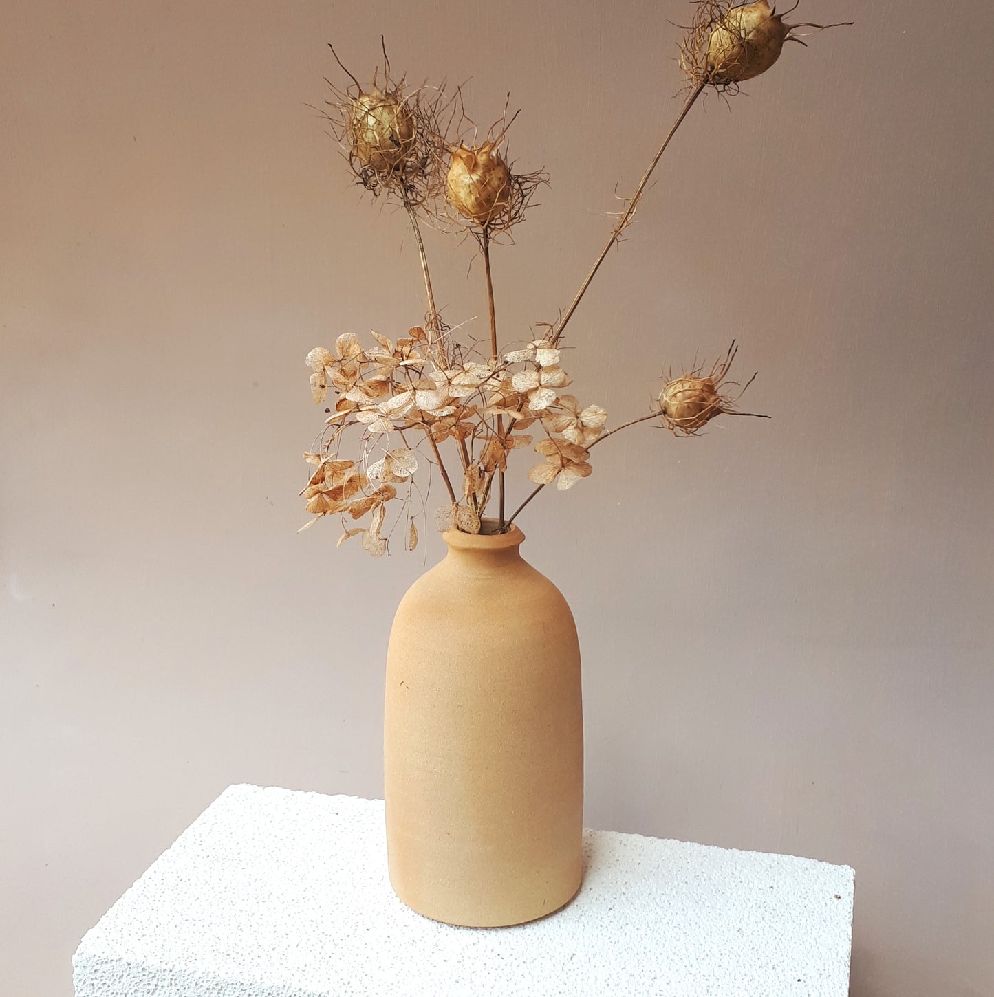 Vase bouteille en grès roux