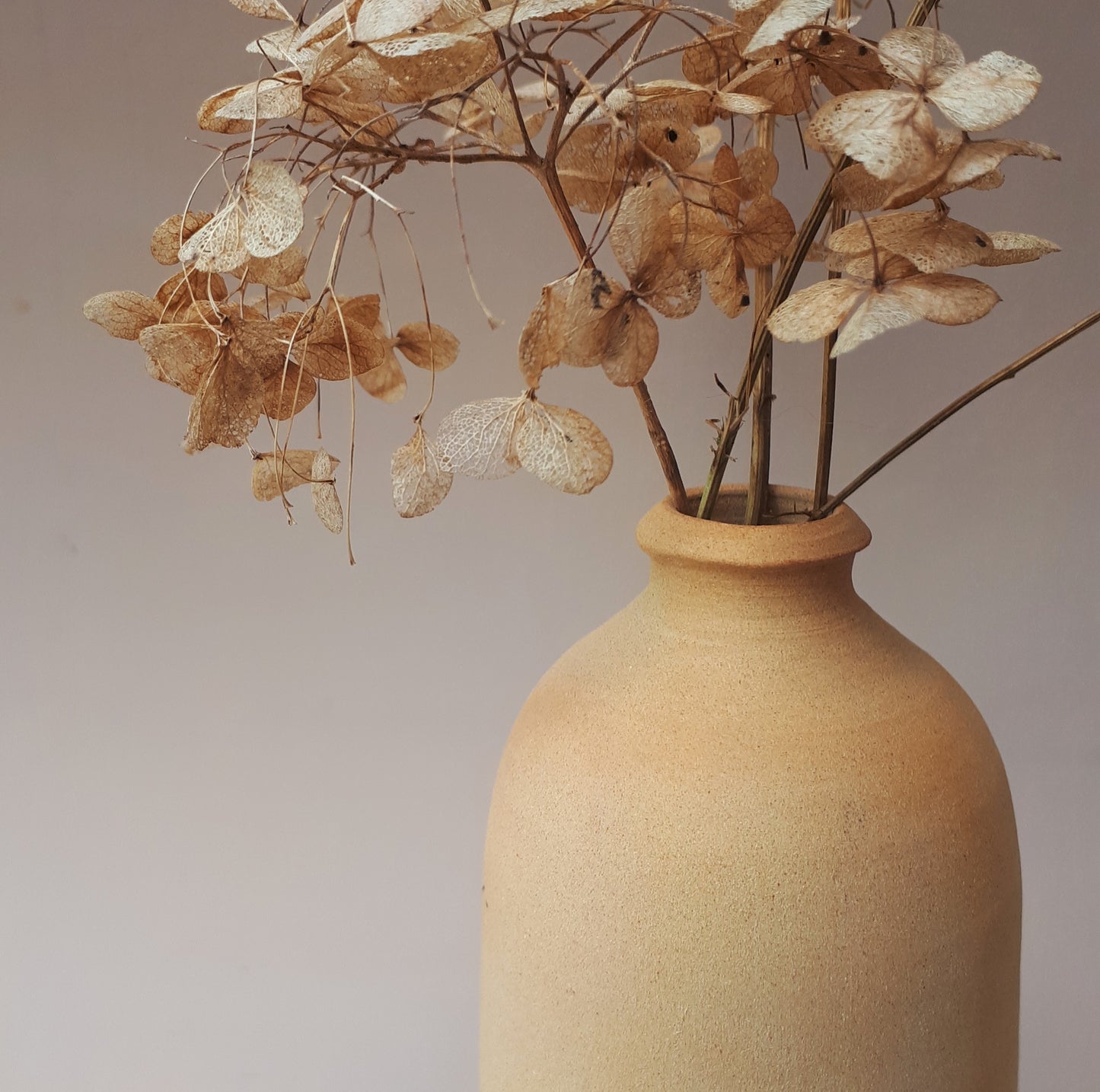 Vase bouteille en grès roux
