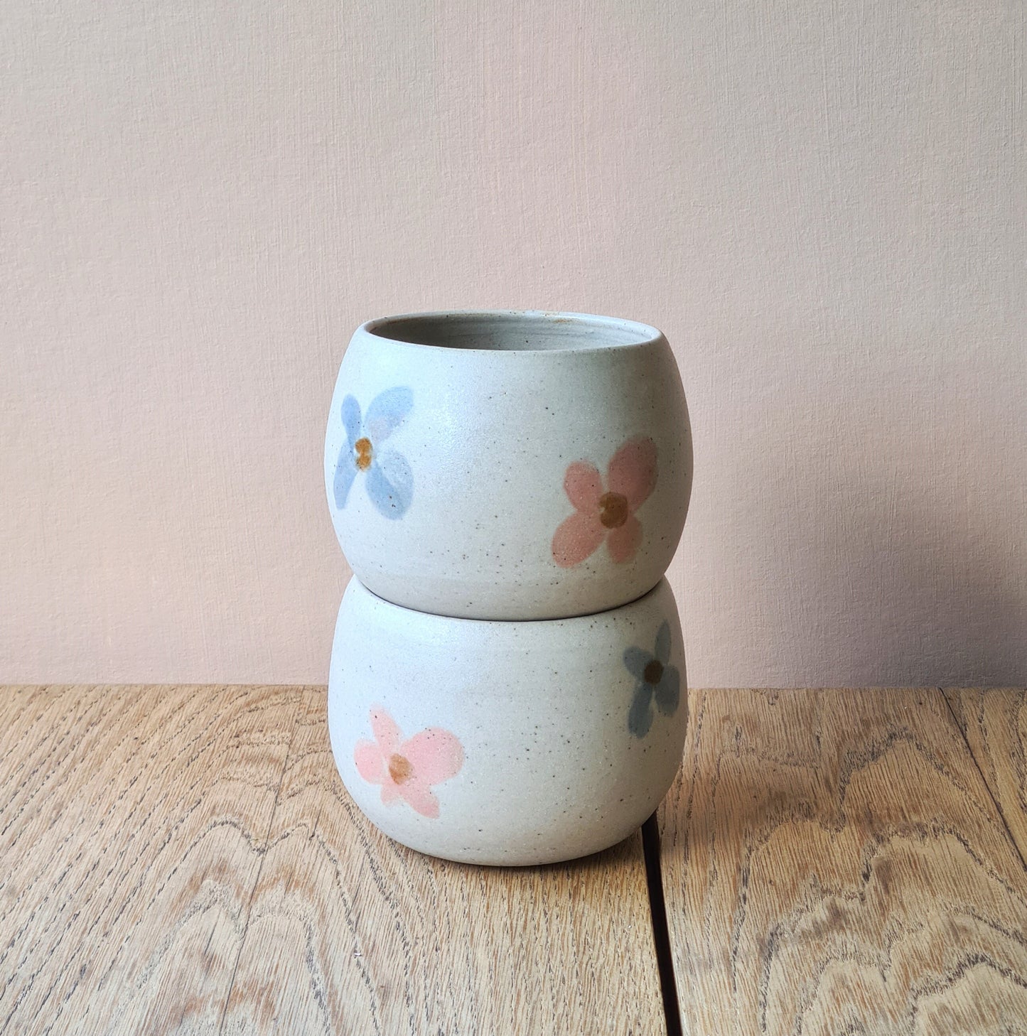 mugs superposés