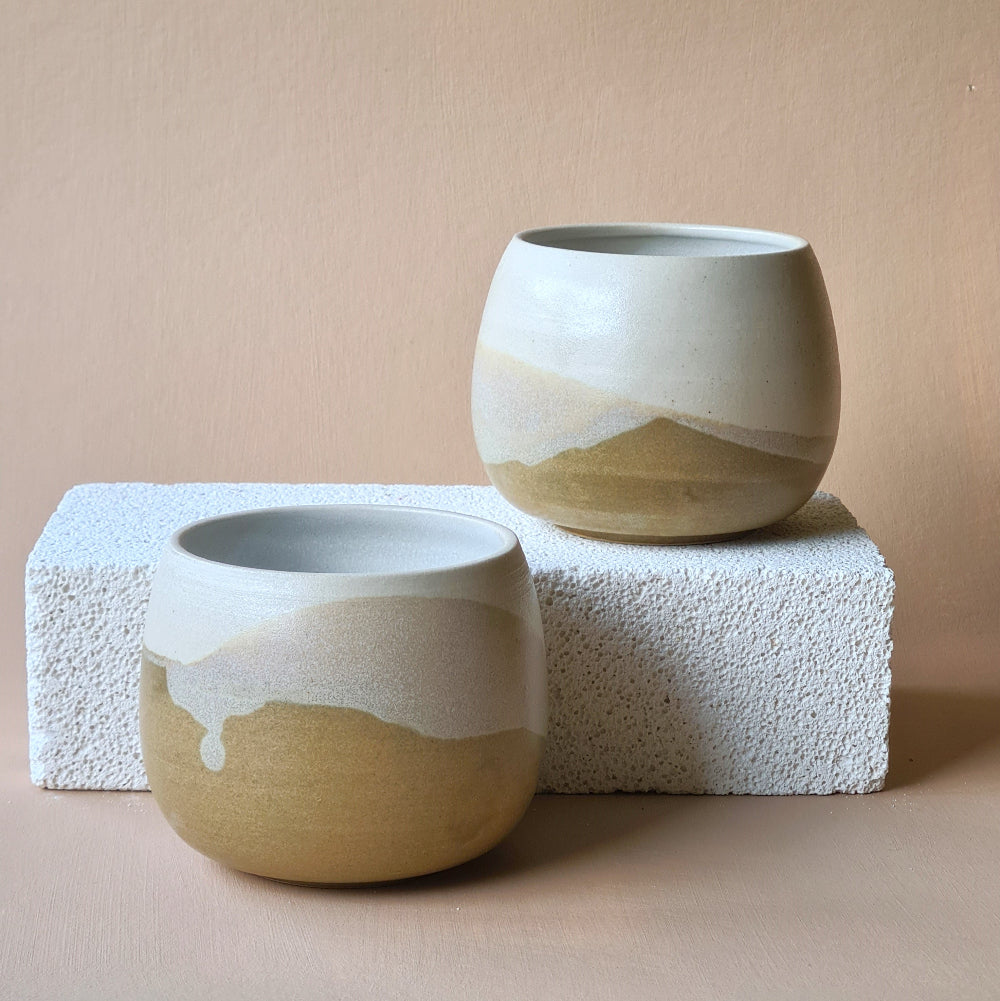deux mugs Cocon Moka avec un dessin très différent