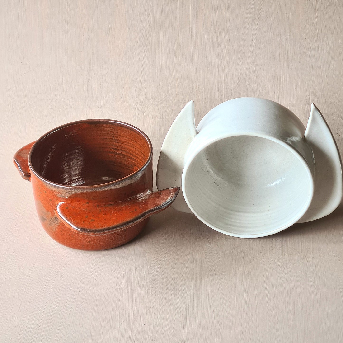 tasses avec 2 anses en formes d'ailes