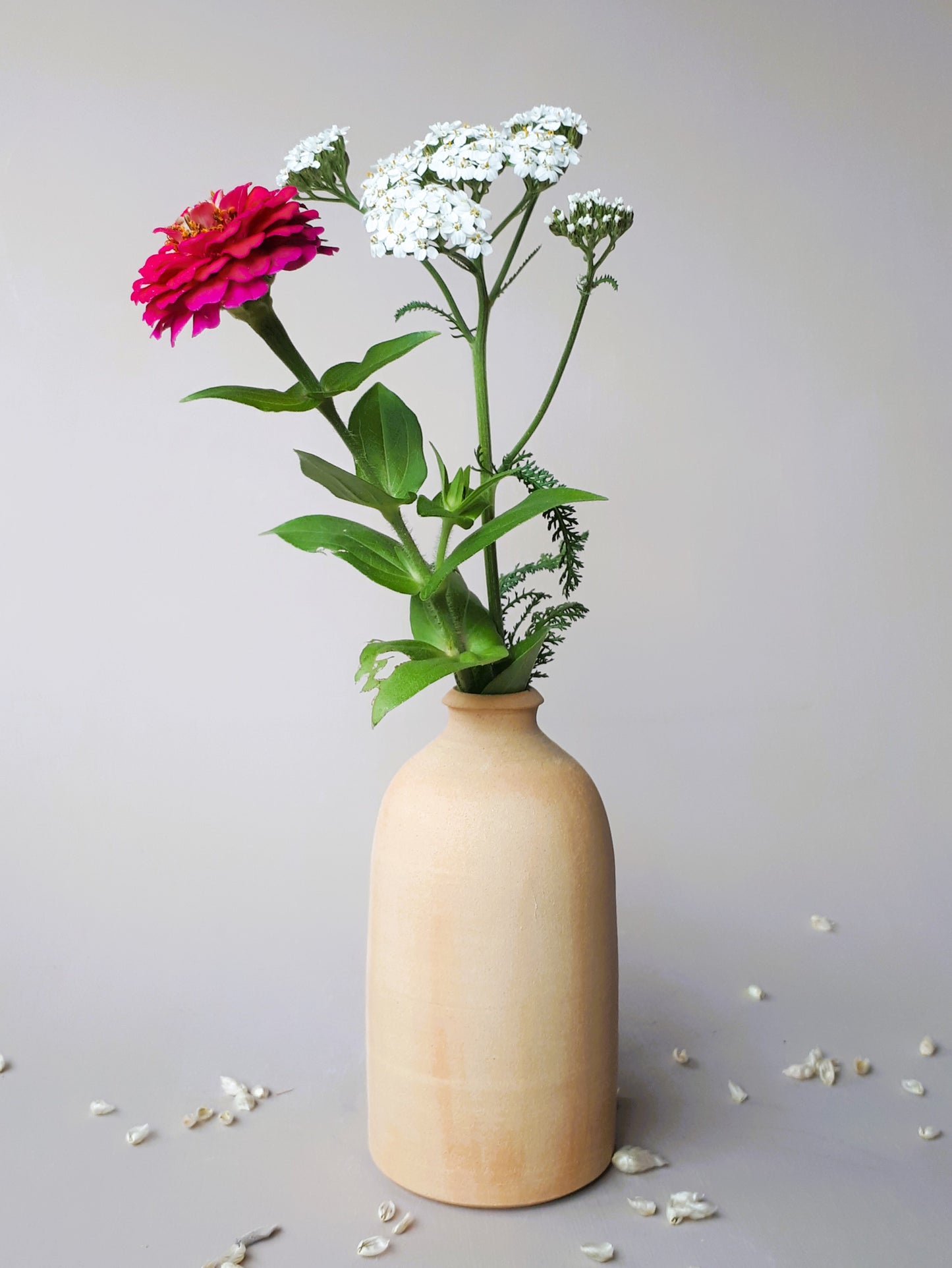 Vase bouteille en grès roux