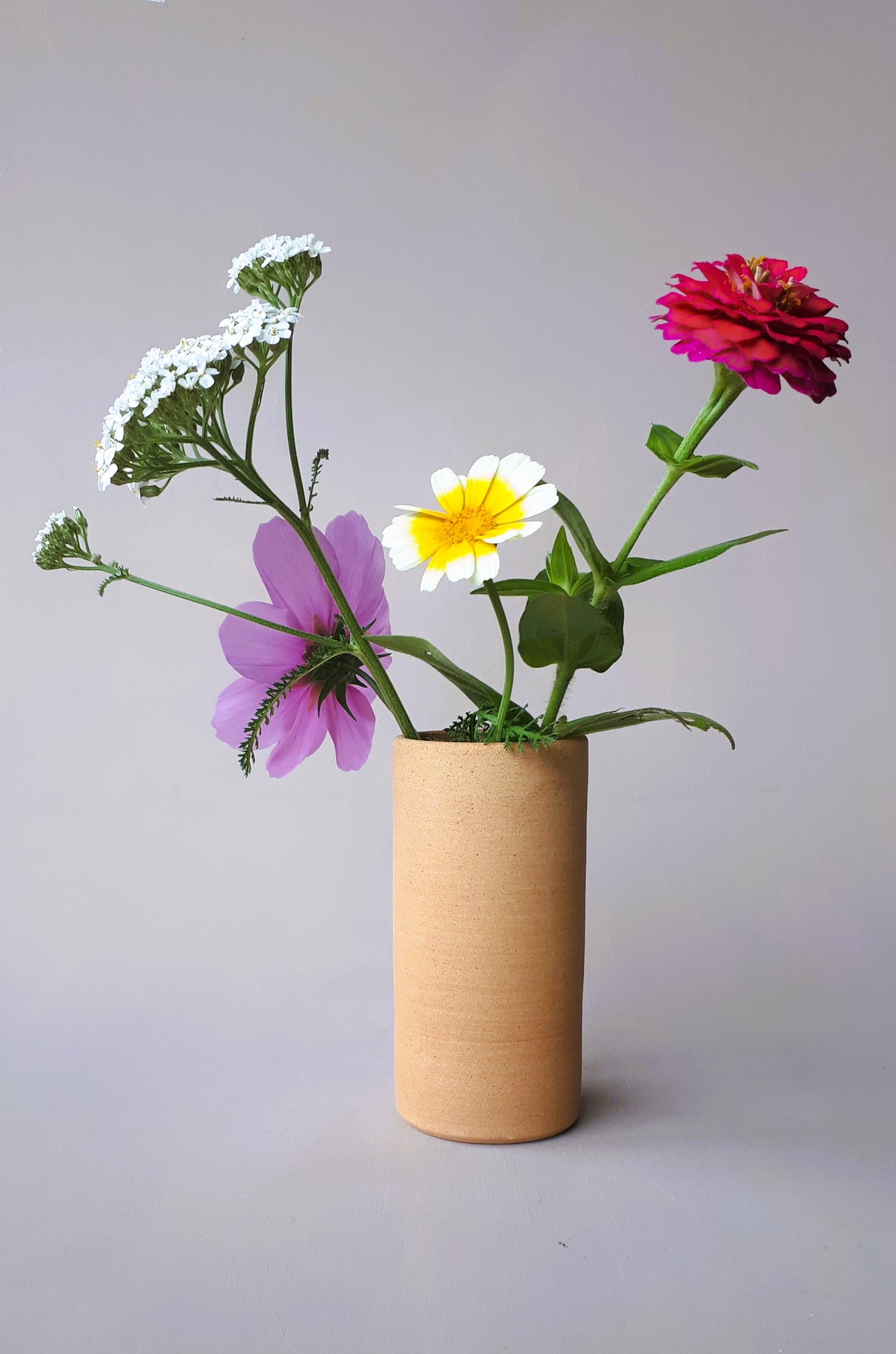 Petit vase en grès roux
