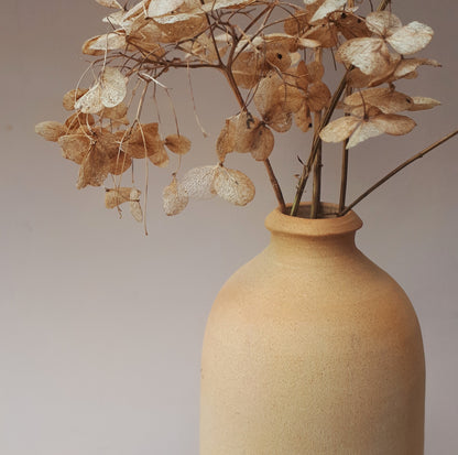 Vase bouteille en grès roux
