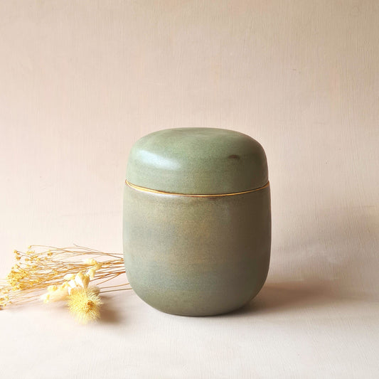 Boîte vert sauge satiné de forme oblongue