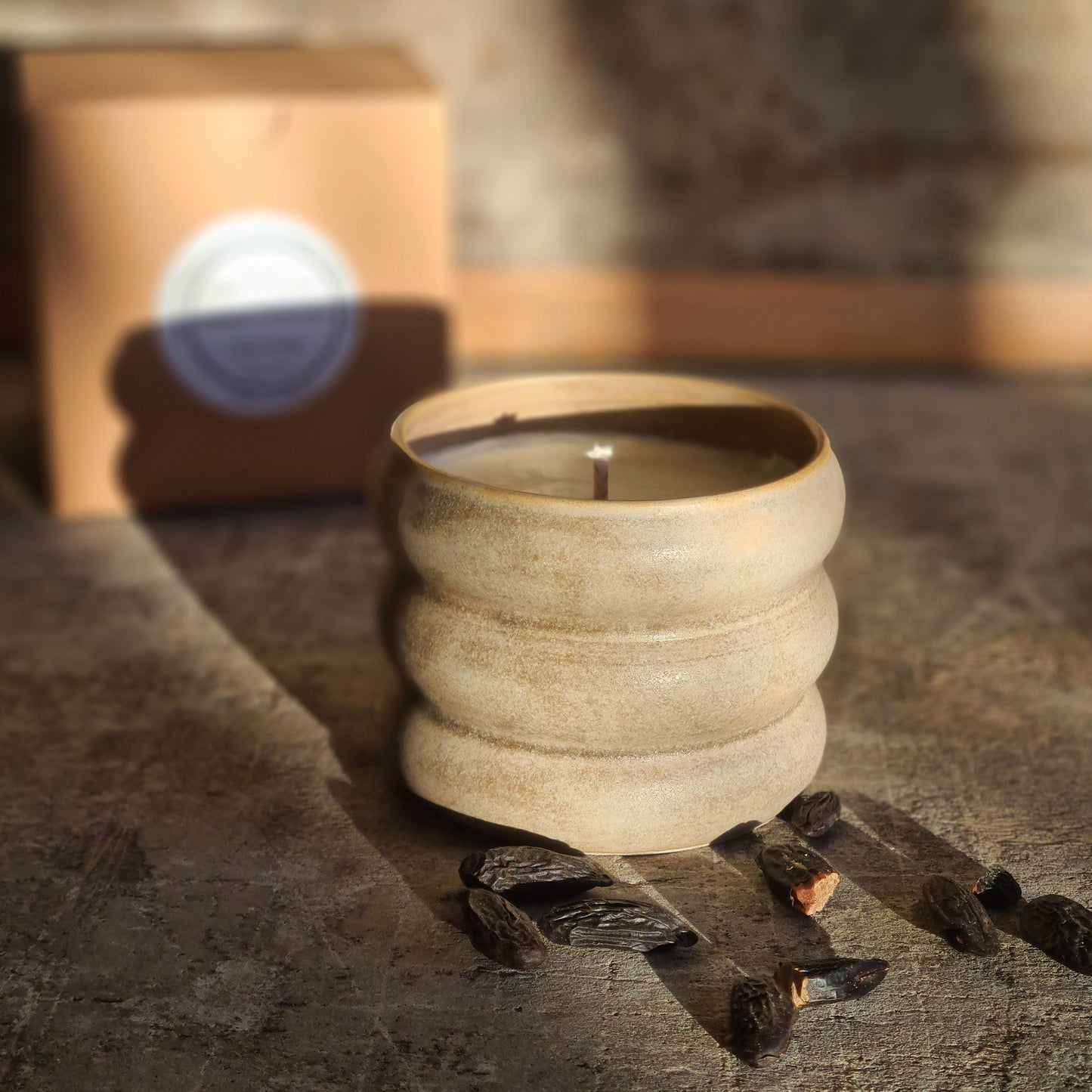 bougie en céramique artisanale en pot de grès