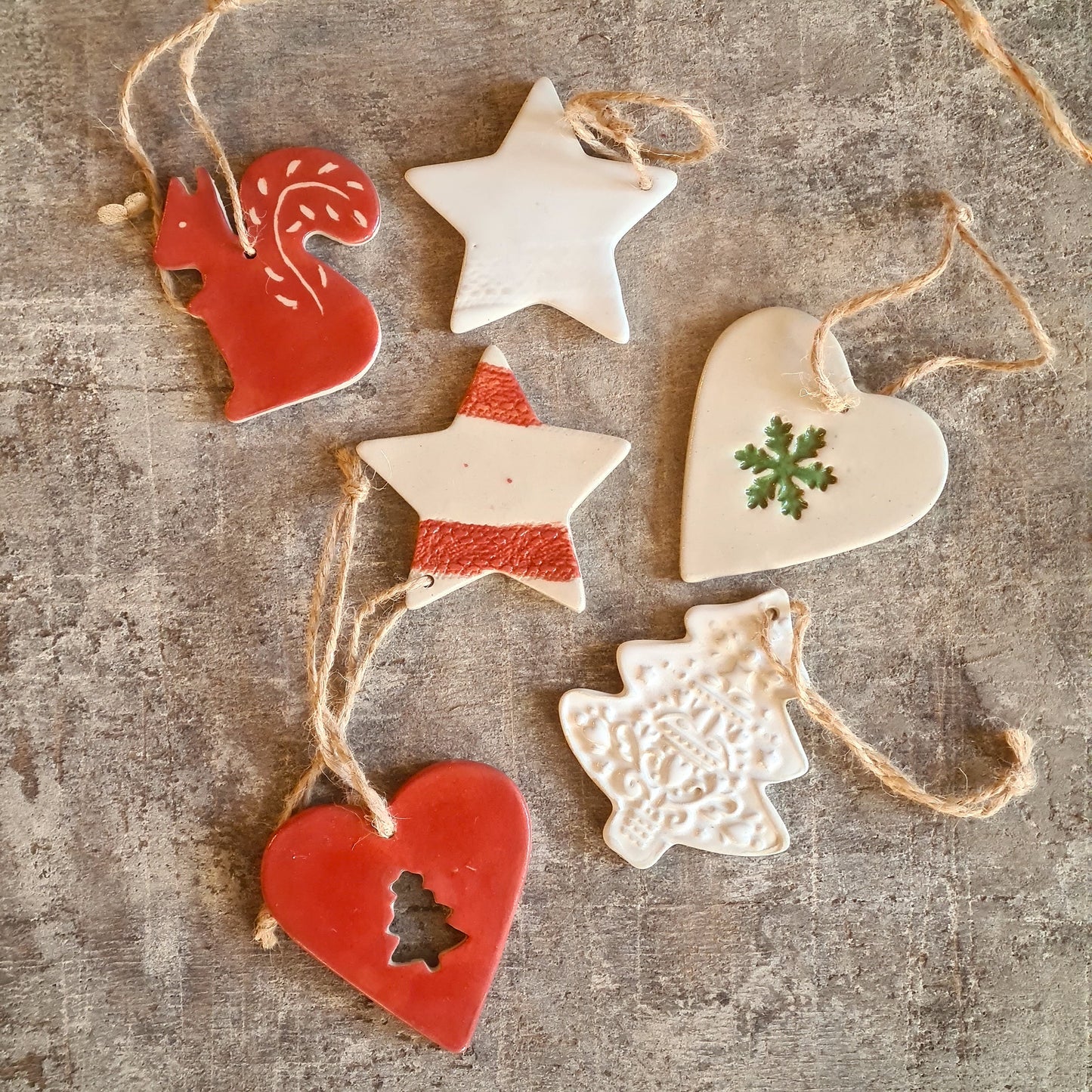 décoration à suspendre en céramique artisanale ; idéal pour sapin de Nöël