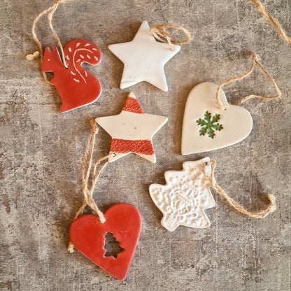 décoration à suspendre en céramique artisanale ; idéal pour sapin de Nöël