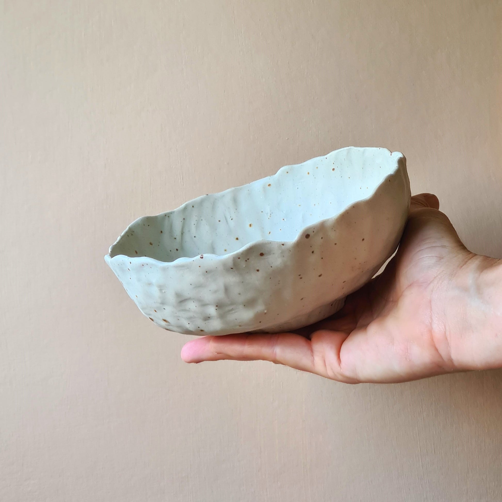 bol blanc mat, technique du pincé, effet brut