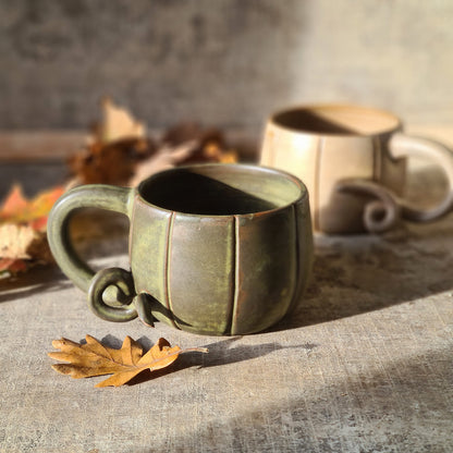 mug citrouille en grès émaillé, céramique artisanale, couleur vert foncé