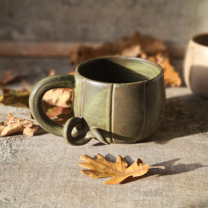 mug citrouille en grès émaillé, céramique artisanale, couleur vert foncé