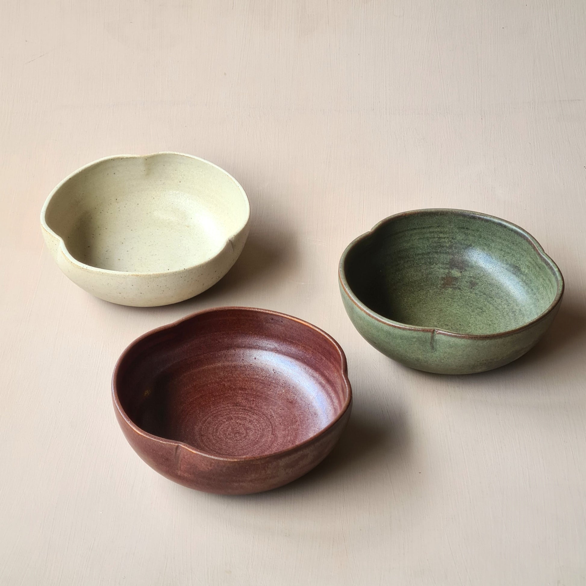 les  coloris réunis et posés à plat