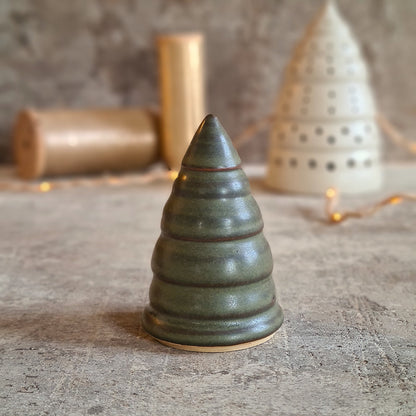 Sapins décoratifs en grès – plusieurs tailles et coloris